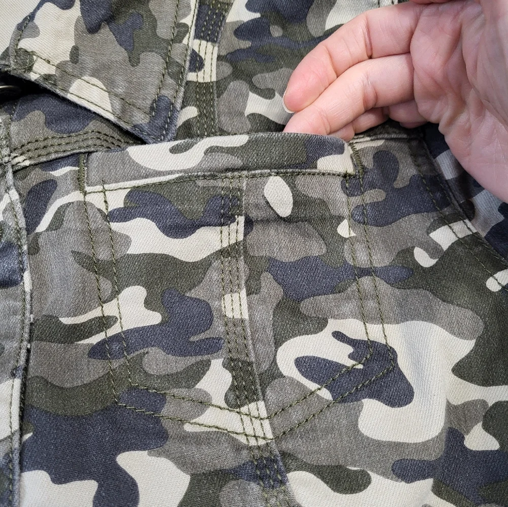 Cato Junior Miss Camouflage Denim Raw Hem Sportswear Casual Jacket Large New